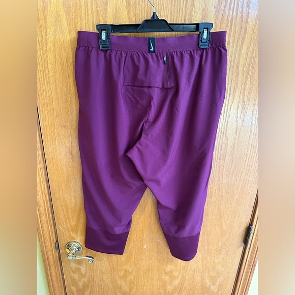 Nike Wild Run 3/4 Cropped Pants - Picture 2 of 2